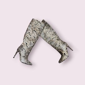 New Vince Camuto high knee heels Size 7